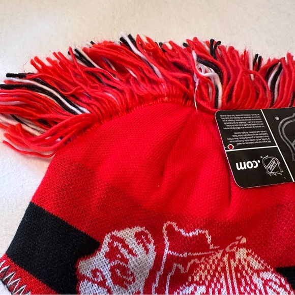 Boys Chicago Blackhawks Hat - Picture 5 of 11